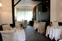 Atmosphère du Restaurant français La Terrasse Des Donjons à Soisy-sur-Seine - n°13