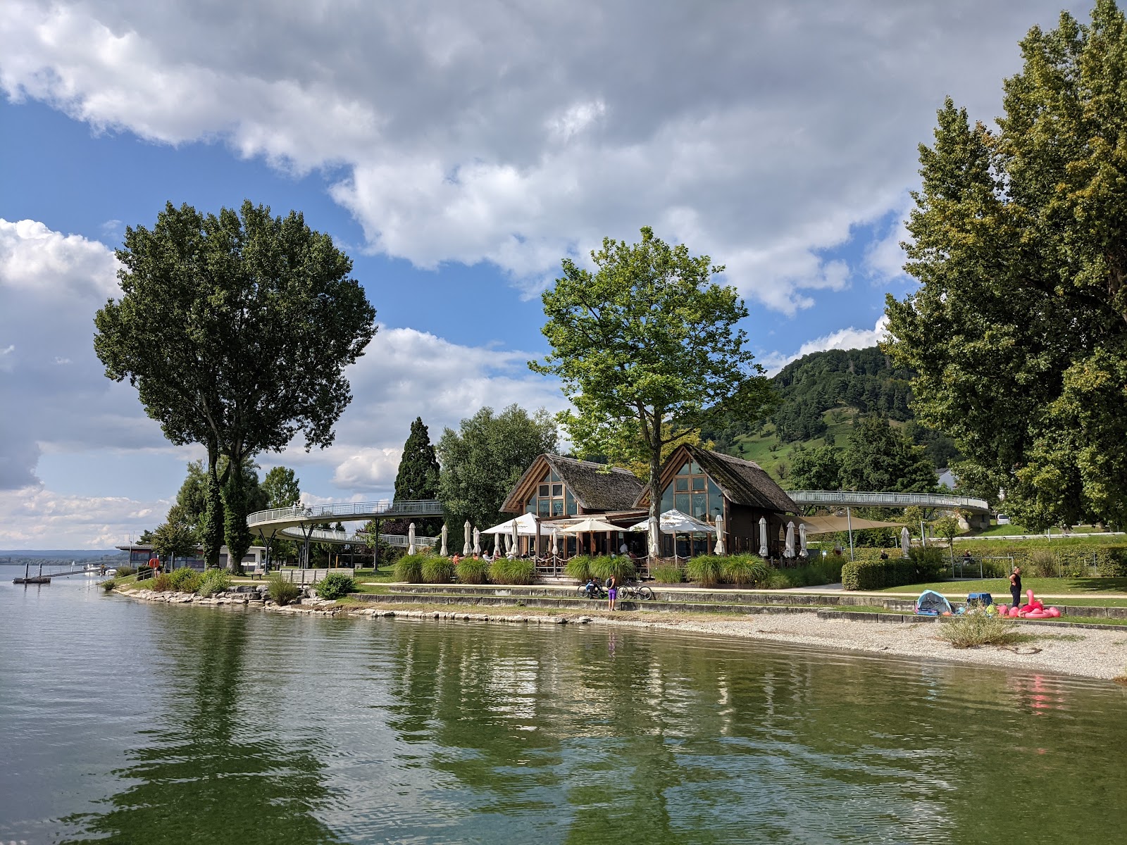 Fotografie cu Naturbadestrand Sipplingen cu o suprafață de pietricel cenușiu
