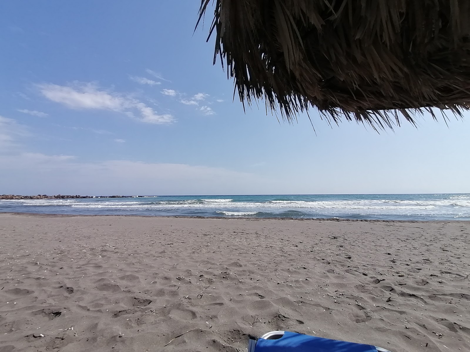 Foto de Monolithos beach área de comodidades