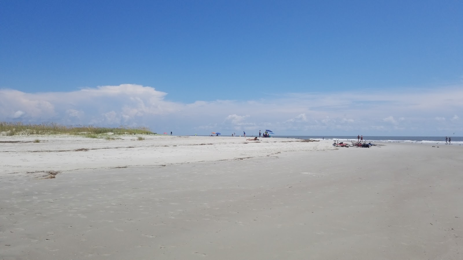 Foto de Burkes beach - lugar popular entre os apreciadores de relaxamento