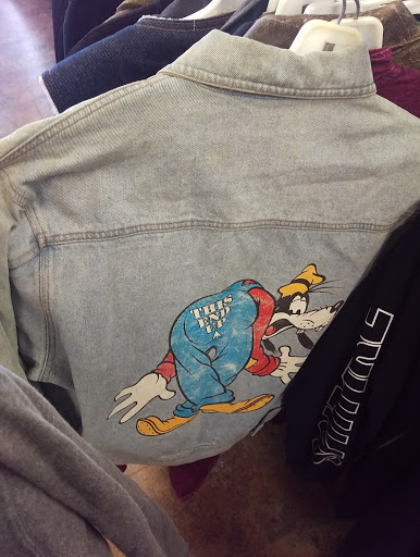 Used Clothing Store «Buffalo Exchange Austin», reviews and photos, 2904 Guadalupe St, Austin, TX 78705, USA