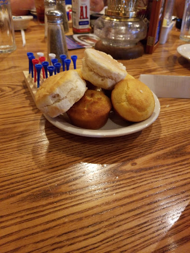 American Restaurant «Cracker Barrel Old Country Store», reviews and photos, 901 Veterans Memorial Pkwy, St Charles, MO 63303, USA