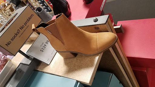 Shoe Store «DSW Designer Shoe Warehouse», reviews and photos, 10400 Old Georgetown Rd, Bethesda, MD 20814, USA