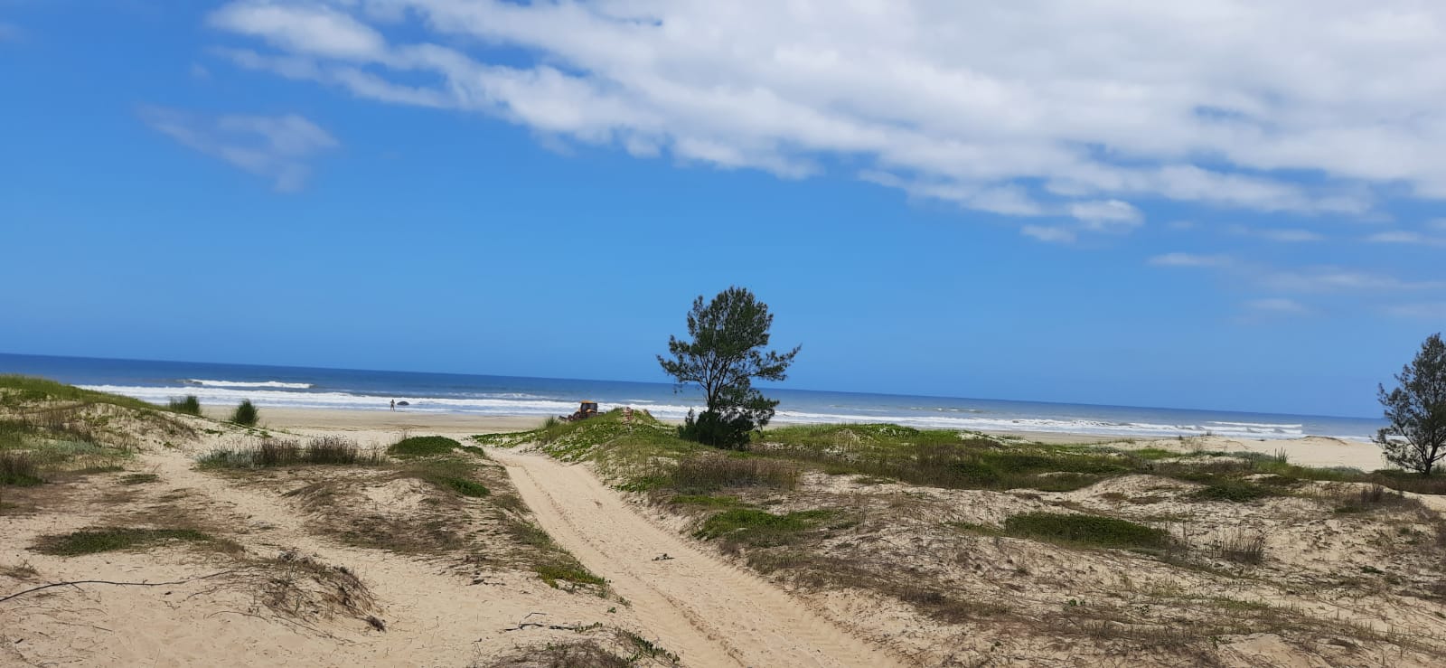 Praia Lagoinhas的照片 带有碧绿色水表面