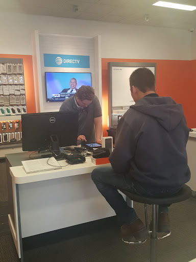 Cell Phone Store «AT&T Authorized Retailer», reviews and photos, 620 W 300 N, Warsaw, IN 46580, USA