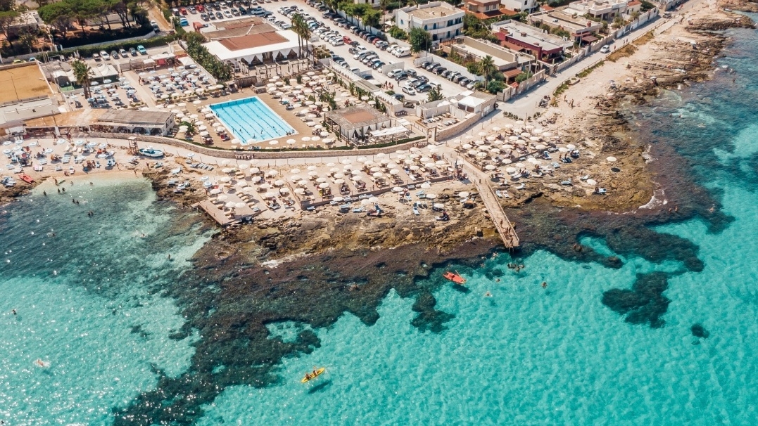 Coco Beach Club'in fotoğrafı küçük koylar ile birlikte