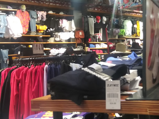 Clothing Store «Zumiez», reviews and photos, 10300 Southside Blvd #2125b, Jacksonville, FL 32256, USA
