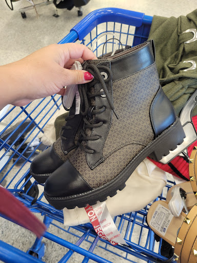 Clothing Store «Ross Dress for Less», reviews and photos, 9727 Laurel Canyon Blvd, Arleta, CA 91331, USA