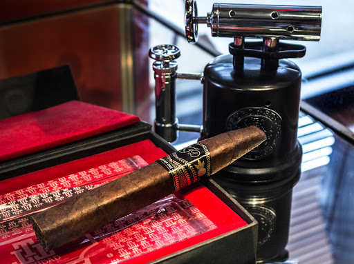 Cigar Shop «La Casa Del Tabaco Cigar Lounge», reviews and photos, 3330 Piedmont Rd NE #20, Atlanta, GA 30305, USA