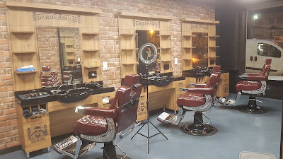 BARBER CLASSE SANS RDV COUPE ADULTE 15€ COUPE ET BARBE 20€ COUPE ENFANT 12€ BARBE 8€ STATIONNEMENT FACILE A PROXIMITE à Saint-Jean-de-la-Ruelle
