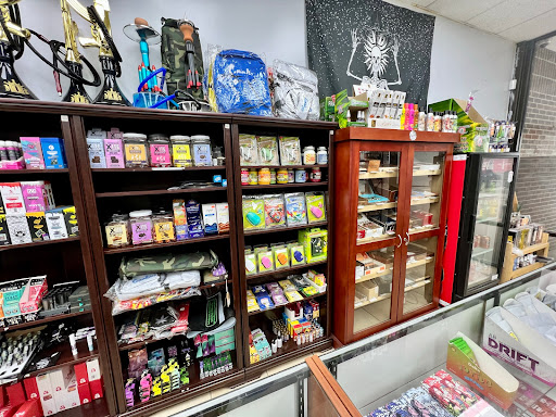 Tobacco Shop «Smoke Tokz Head Shop KC», reviews and photos, 1263 W 103rd St, Kansas City, MO 64114, USA