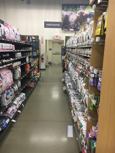 Pet Supply Store «PetSmart», reviews and photos, 6243 College Dr, Suffolk, VA 23435, USA