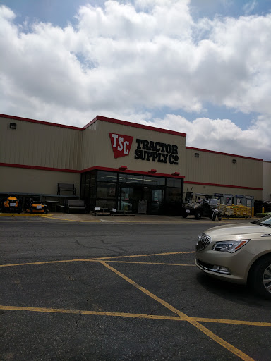 Tractor Supply Co., 2028 N Locust Ave, Lawrenceburg, TN 38464, USA, 