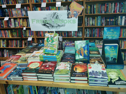 Book Store «Magic Tree Bookstore», reviews and photos, 141 N Oak Park Ave, Oak Park, IL 60301, USA