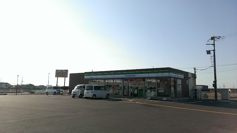 ファミリーマート 行田持田店