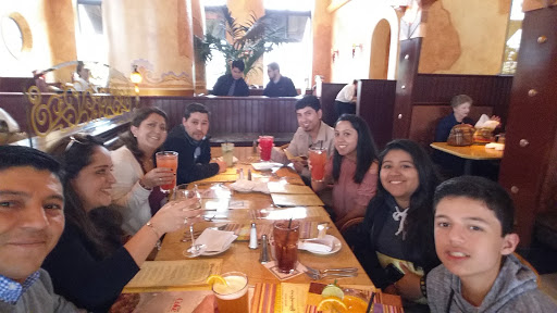 Restaurant «The Cheesecake Factory», reviews and photos, 930 N Milwaukee Ave, Lincolnshire, IL 60069, USA