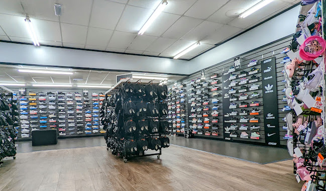 Wynsors World of Shoes - Shoe store