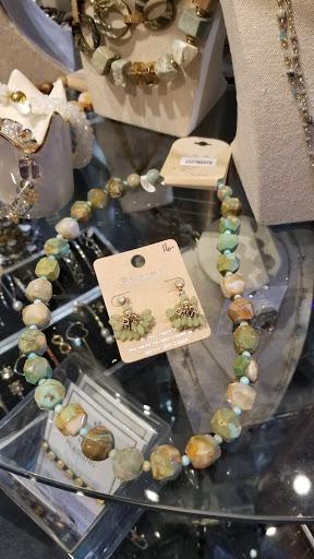 Jewelry Store «Knock Knock Boutique», reviews and photos, 110 W Chocolate Ave, Hershey, PA 17033, USA