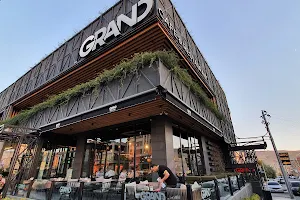 Grand Cafe & Restaurant مطعم و كافي گراند image