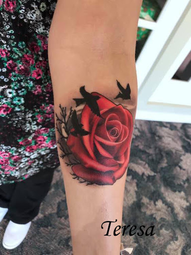 Explore knee cap tattoo ideas for men, creative tattoo ideas in Sanford, available at Venom Ink Tattoo