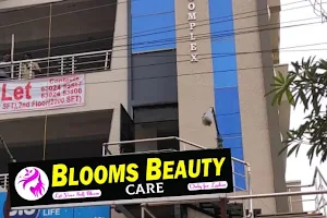 blooms beauty care & botic image