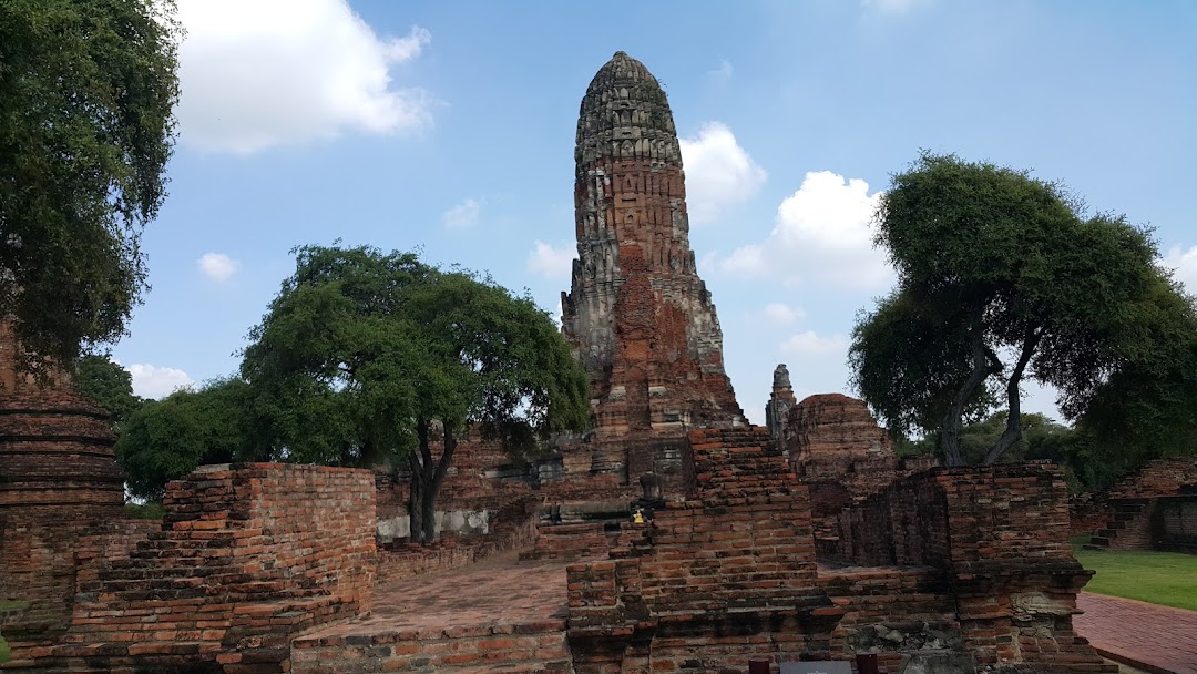 Entrance Wat Phra Ram