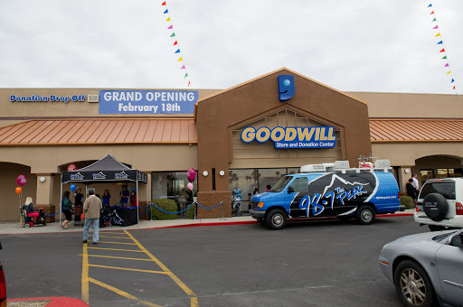 Thrift Store «75th & Thomas Goodwill Retail Store, Donation Center & Career Center», reviews and photos, 2929 N. 75th Ave, Phoenix, AZ 85033, USA