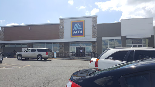 Supermarket «ALDI», reviews and photos, 3057 NJ-35, Hazlet, NJ 07730, USA