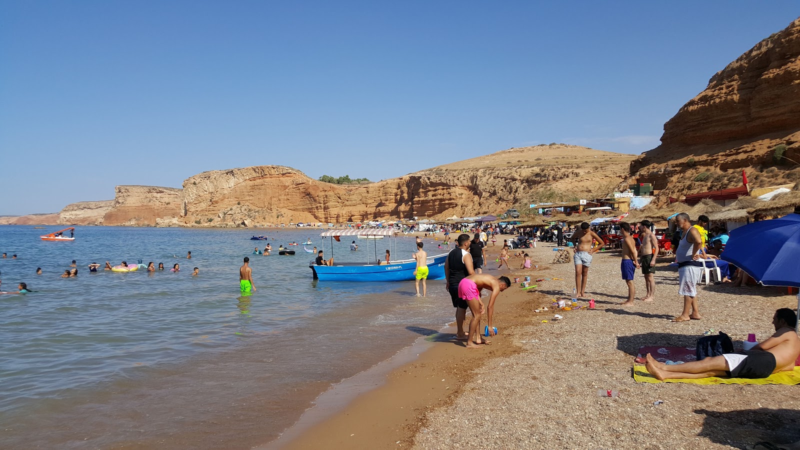 Photo de Plage Sidi El Bachir avec l'eau turquoise de surface