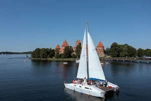 Mindaugo laivai - plaukimas laivu ir jachtos nuoma Trakuose image