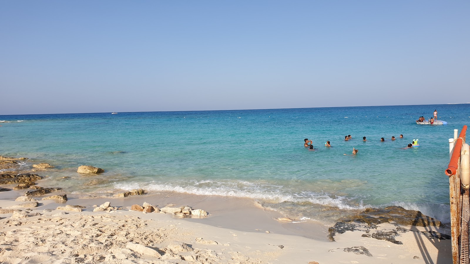 Zoya Ghazala Beach'in fotoğrafı geniş plaj ile birlikte