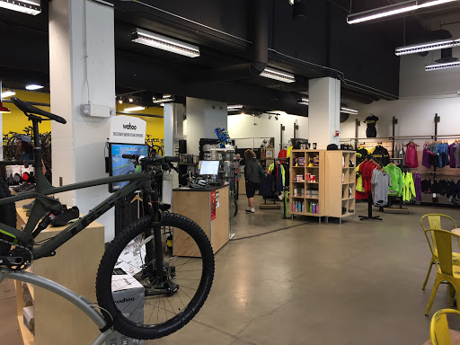 Bicycle Rental Service «Freewheel Bike Midtown Bike Center», reviews and photos, 2834 10th Ave S, Minneapolis, MN 55407, USA