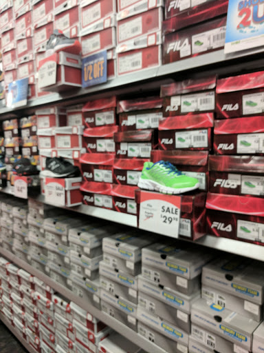 Shoe Store «Shoe Carnival», reviews and photos, 1206 Bridford Pkwy, Greensboro, NC 27407, USA