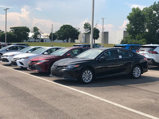 Toyota Dealer «Voss Toyota», reviews and photos, 2110 Heller Dr, Dayton, OH 45434, USA