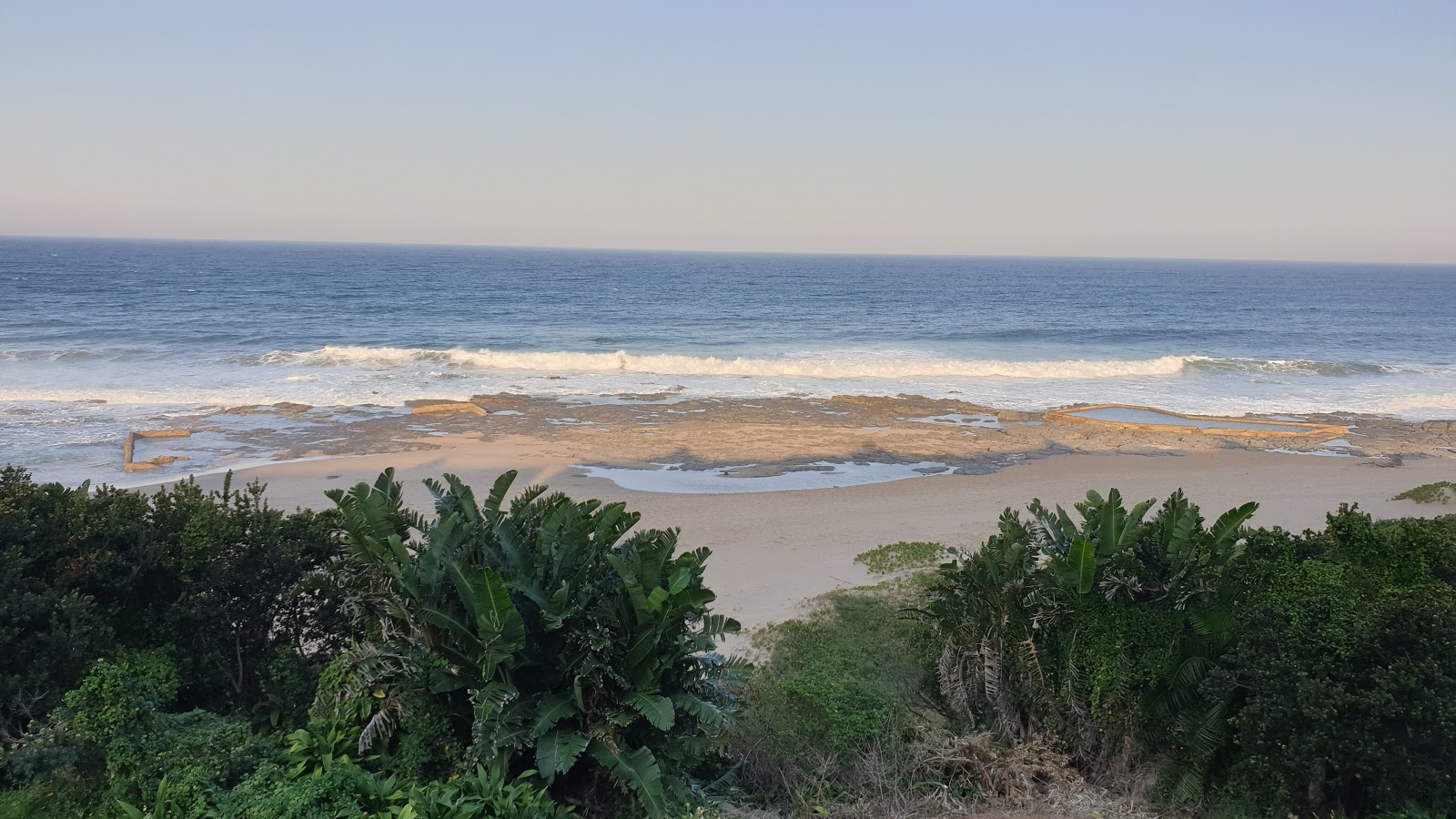 Shelley beach的照片 带有碧绿色纯水表面