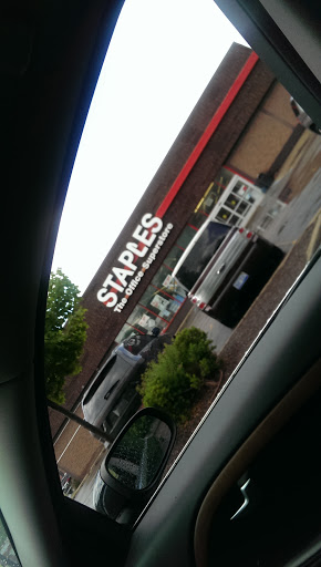 Office Supply Store «Staples», reviews and photos, 17410 Mack Ave, Grosse Pointe, MI 48230, USA