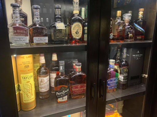 Liquor Store «Peachtree Package Store», reviews and photos, 300 Peachtree St NE # Cs1, Atlanta, GA 30308, USA