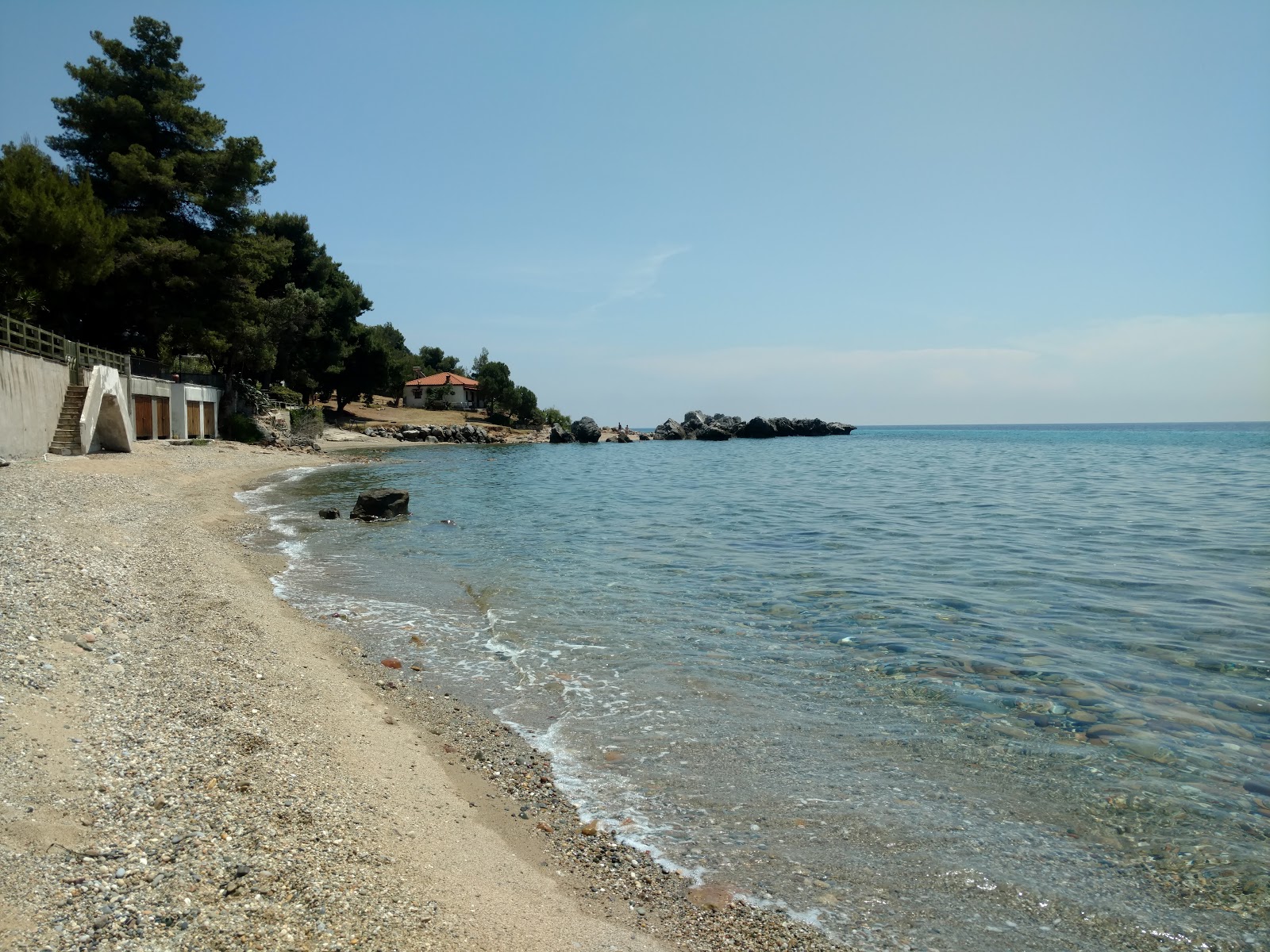 Valokuva Agios Paraskevis beachista. ranta lomakeskusalue