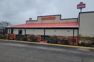 Hooters image