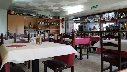 Restaurant La Parada - Carrer Alberes, 10, 17706 Pont de Molins, Girona, Spain