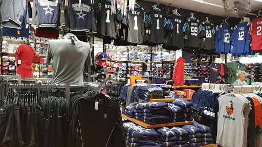 Sportswear Store «College Shop», reviews and photos, 2 Beach St, San Francisco, CA 94133, USA