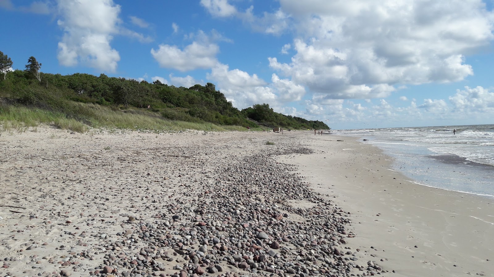 Joldija Beach的照片 带有碧绿色水表面