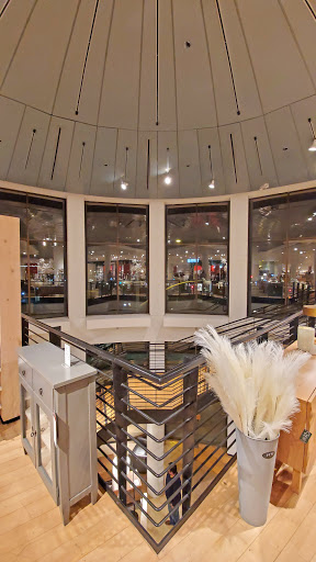 Furniture Store «Crate and Barrel», reviews and photos, 7014-604 E Camelback Rd, Scottsdale, AZ 85251, USA