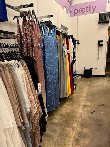 Clothing Store «K&G Fashion Superstore», reviews and photos, 4009 W Airport Fwy, Irving, TX 75062, USA