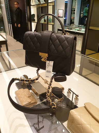 Clothing Store «Chanel Fine Jewelry Boutique», reviews and photos, 400 N Rodeo Dr, Beverly Hills, CA 90210, USA