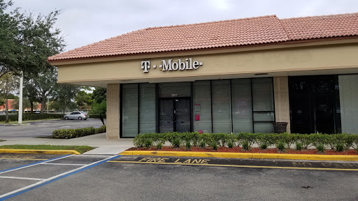 Cell Phone Store «T-Mobile», reviews and photos, 1327 N University Dr, Coral Springs, FL 33071, USA