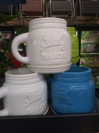 Grocery Store «Grocery Outlet Bargain Market», reviews and photos, 2179 E 14th St, San Leandro, CA 94577, USA