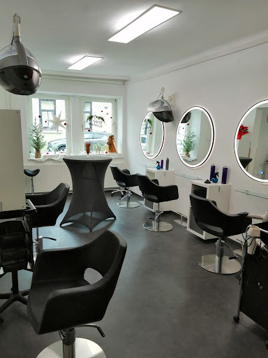 Hair & Beauty Sabrina Weissensteiner In Großweikersdorf