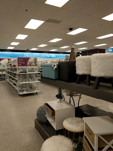 Clothing Store «Ross Dress for Less», reviews and photos, 8095 Stonewall Shops Square, Gainesville, VA 20155, USA