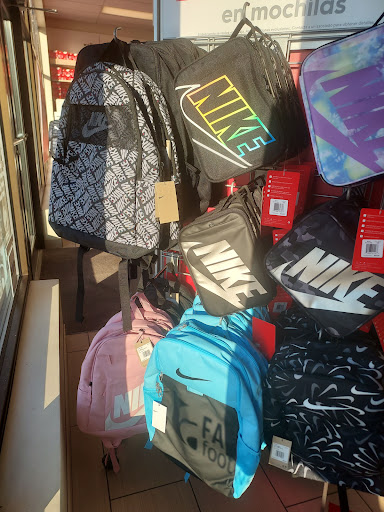 Shoe Store «Famous Footwear», reviews and photos, 4340 N Leavitt Rd, Lorain, OH 44053, USA